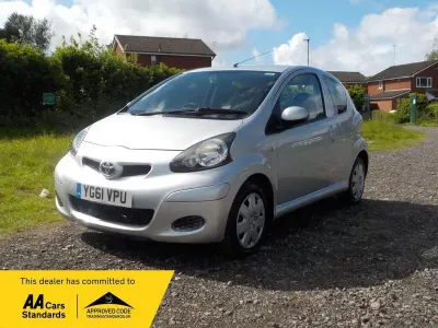 Used Toyota Aygo 68 HP (50 kW) 2011 Silver Hatchback