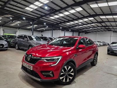 Begagnad Renault Arkana Iconic 2023 Röd SUV
