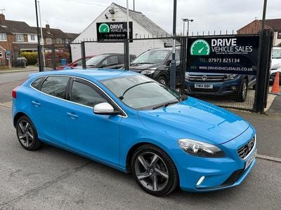 Used Volvo V40 R-Design 120 HP (88 kW) 2015 Blue Hatchback