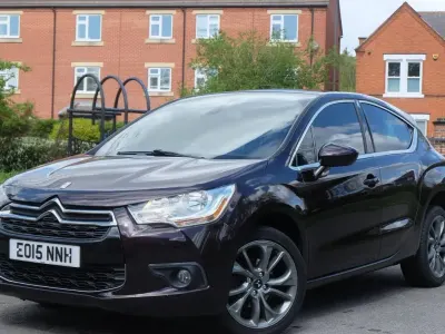 Usado Citroën DS4 115 CV (84 kW) 2015 Púrpura Utilitario
