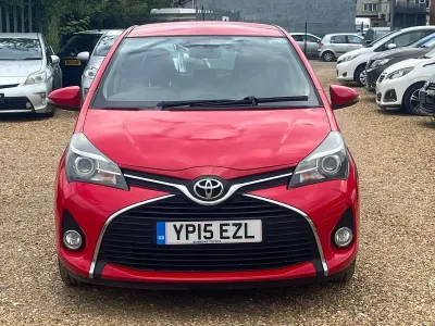 Used Toyota Yaris 99 HP (72 kW) 2015 Red Hatchback