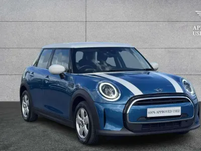 Używany Mini Cooper Classic 134 KM (98 kW) 2023 Niebieski Hatchback