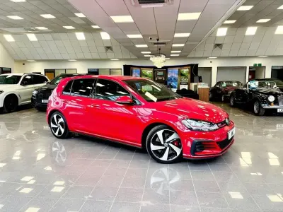 Begagnad VW Golf VII GTI 245 HK (180 kW) 2019 Röd Halvkombi