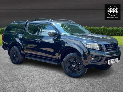 Usado Nissan Navara Tekna 190 CV (139 kW) 2020 Púrpura Pickup/Camioneta