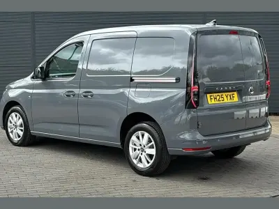 Usado VW Caddy Pro 122 HP (89 kW) 2025 Cinzento Monovolume