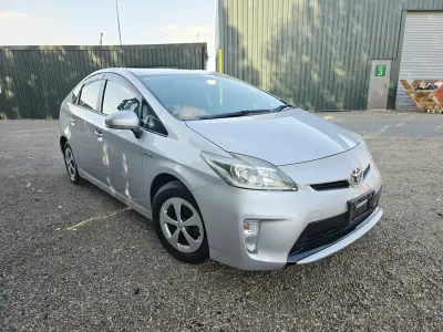 Used Toyota Prius T3 2015 Silver Hatchback