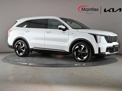 White Used 2025 Kia Sorento SUV | £42,990 (A bit pricey)