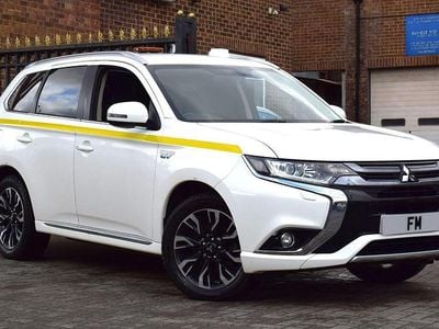 White Used 2018 Mitsubishi Outlander P-HEV | £9,850 (Super price)