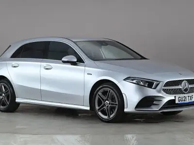 Usado Mercedes A250 AMG line 218 HP (160 kW) 2021 Prateado Citadino