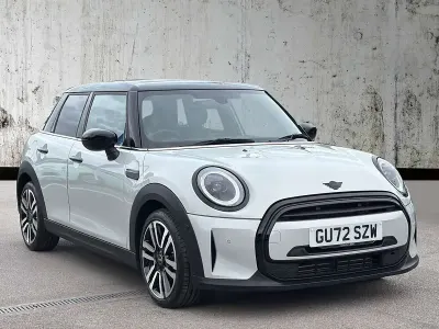 Begagnad Mini Cooper Exclusive 2022 Silver Halvkombi