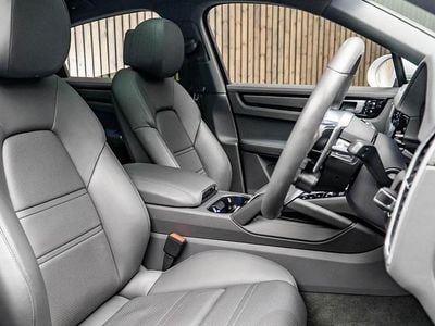 Used Porsche Cayenne 340 HP (250 kW) 2019 White SUV