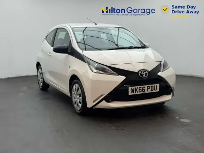 Used Toyota Aygo X-play 69 HP (50 kW) 2016 White Hatchback