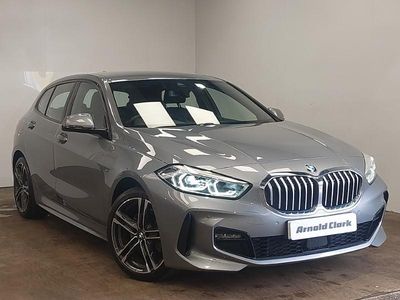 Usado BMW 118 M Sport 136 HP (100 kW) 2023 Cinzento Citadino