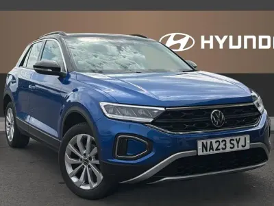 Usado VW T-Roc Life 110 CV (80 kW) 2023 Azul SUV