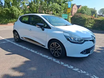 Used Renault Clio Dynamique 75 HP (55 kW) 2014 White Hatchback