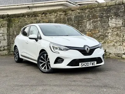 Used Renault Clio Iconic 100 HP (73 kW) 2020 White Hatchback