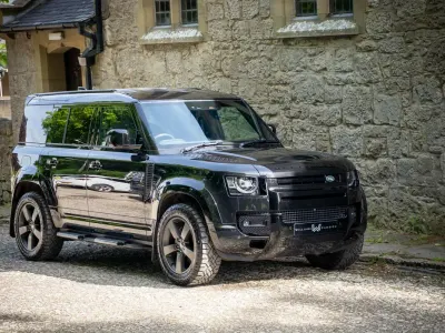 Used Land Rover Defender HSE Dynamic 300 HP (220 kW) 2024 Black SUV