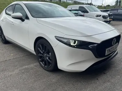 Used Mazda 3 Inclusive 186 HP (136 kW) 2022 White Hatchback