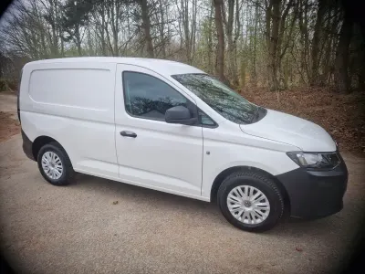 Usado VW Caddy 102 HP (75 kW) 2024 Branco Monovolume