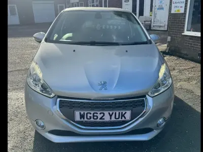 Used Peugeot 208 Allure 68 HP (50 kW) 2013 Silver Hatchback