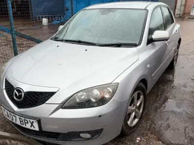 Usado Mazda 3 105 HP (77 kW) 2007 Prateado Citadino