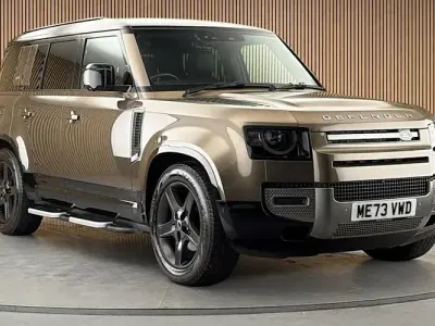 Used Land Rover Defender SE Dynamic 250 HP (183 kW) 2024 Brown SUV
