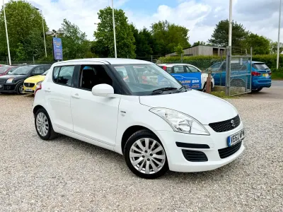 Używany Suzuki Swift SZ3 75 KM (55 kW) 2012 Biały Hatchback