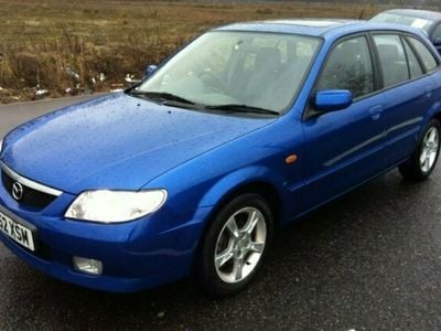 Begagnad Mazda 323 2003 Halvkombi