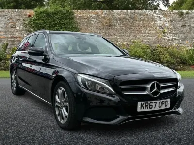 Käytetty Mercedes C220 Premium Plus 2017 Musta Farmari