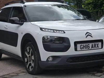 Usado Citroën C4 Cactus Flair 82 HP (60 kW) 2016 Branco Citadino