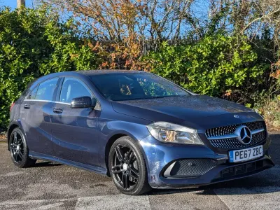 Usado Mercedes A180 AMG line 2017 Azul Citadino