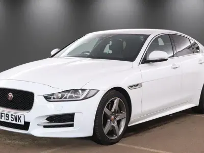 Used Jaguar XE Ingenium 200 HP (147 kW) 2019 White Sedan
