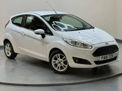 Used Ford Fiesta Zetec 98 HP (72 kW) 2016 White Hatchback