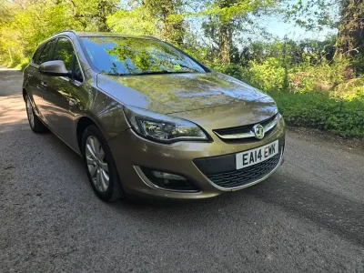Second-hand Vauxhall Astra Elite 165 CP (121 kW) 2014 Maro Break