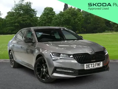 Gebraucht Skoda Superb SportlinePlus 187 PS (137 kW) 2023 Grau Kleinwagen