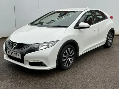 Begagnad Honda Civic ES 120 HK (88 kW) 2013 Vit Halvkombi