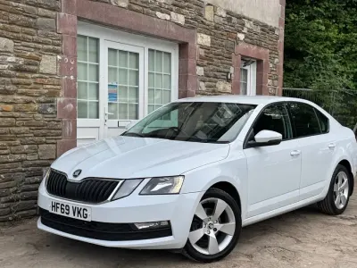 Used Skoda Octavia SE Drive 2019 White Hatchback