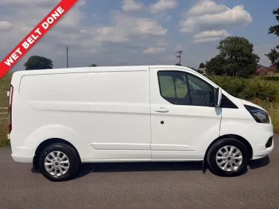Used Ford Transit Custom Limited 130 HP (95 kW) 2019 White Van