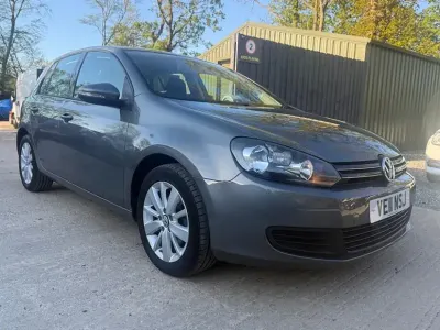 Usado VW Golf VI Match 105 HP (77 kW) 2011 Cinzento Citadino