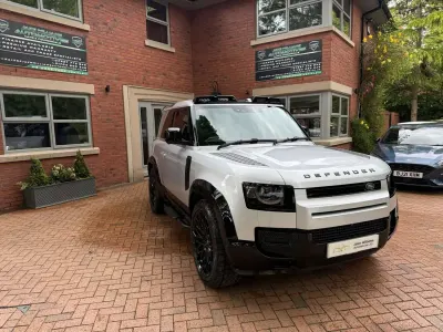 Used Land Rover Defender SE 300 HP (220 kW) 2024 Silver SUV