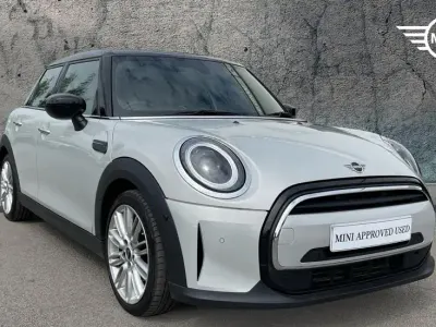Używany Mini Cooper Exclusive 134 KM (98 kW) 2022 Srebrny Hatchback