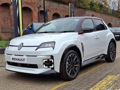 New Renault R5 Iconic 89 kW (122 HP) 2025 Special twotone metallic  arctic white with blac  Hatchback