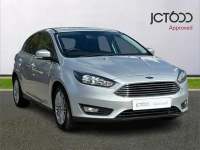 Gebraucht Ford Focus Zetec 123 PS (90 kW) 2018 Silber Kleinwagen