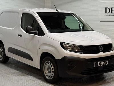 Used Vauxhall Combo S 101 HP (74 kW) 2024 White MPV