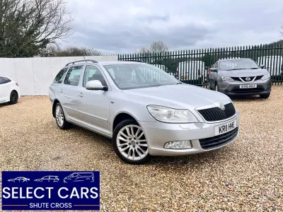 Begagnad Skoda Octavia LAURIN & KLEMENT 160 HK (117 kW) 2011 Silver Kombi