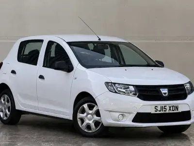 Used Dacia Sandero Ambiance 75 HP (55 kW) 2015 White Hatchback