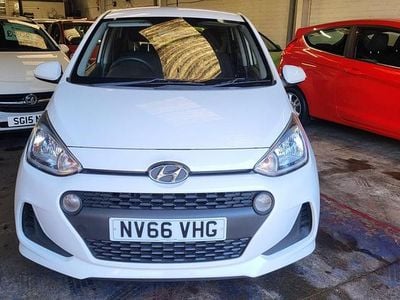 White Used 2017 Hyundai i10 SE Hatchback | £4,950 (Good price)