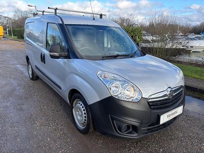 Second-hand Vauxhall Combo 105 CP (77 kW) 2018 Argintiu Van