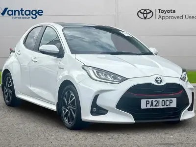 Used Toyota Yaris Sport 113 HP (83 kW) 2021 White Hatchback