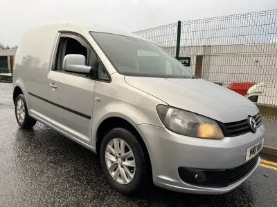 Usado VW Caddy 102 HP (75 kW) 2011 Prateado Monovolume